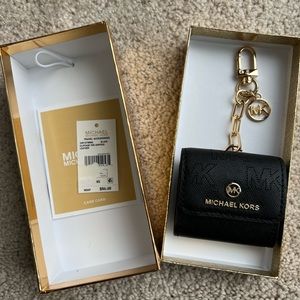 Michael Kors Leather Airpods Clipcase NWT & gift box